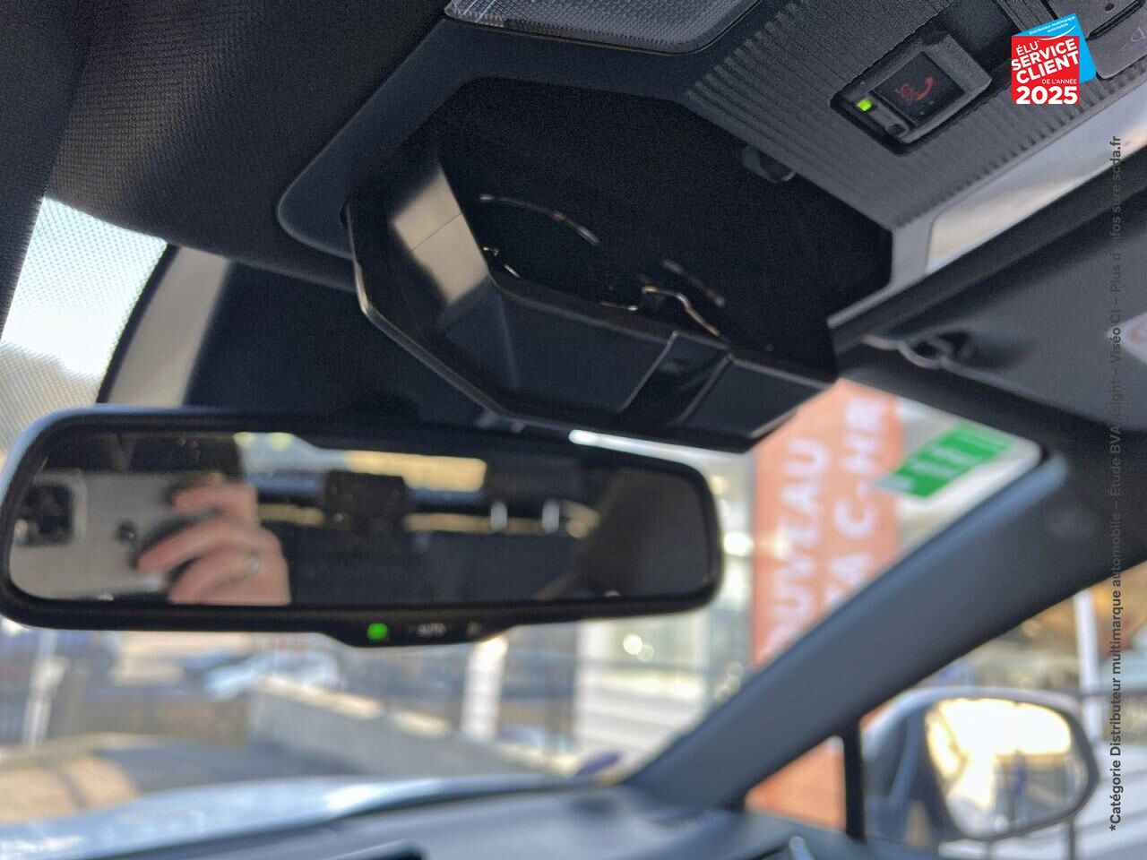 Véhicule d'occasion TOYOTA RAV4 2.5 HYBRIDE RECHARGEABLE 306CH DESIGN AWD-I MY23 SIEGES CHAUF GPS CAMERA chez Toyota Verdun