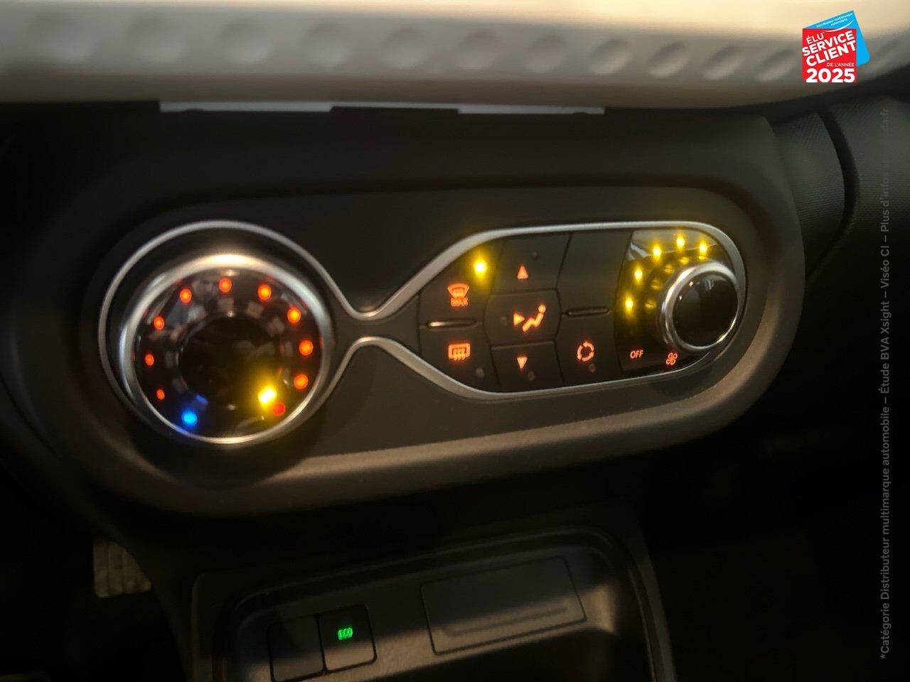Véhicule d'occasion RENAULT TWINGO E-TECH ELECTRIC LIFE R80 ACHAT INTEGRAL - 21 chez Fiat Besançon