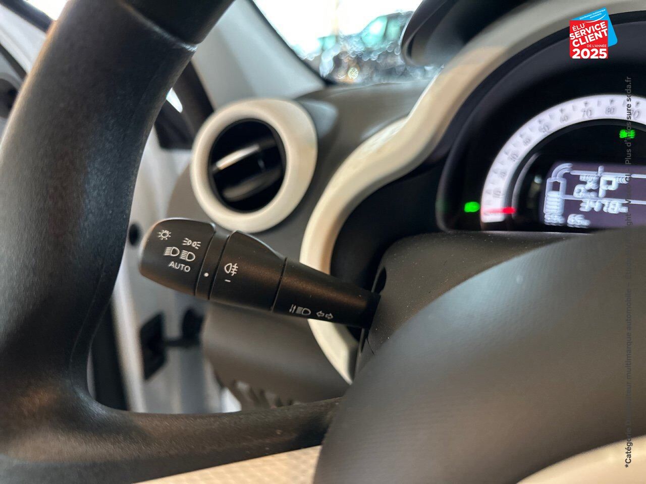 Véhicule d'occasion RENAULT TWINGO E-TECH ELECTRIC LIFE R80 ACHAT INTEGRAL - 21 chez Fiat Besançon