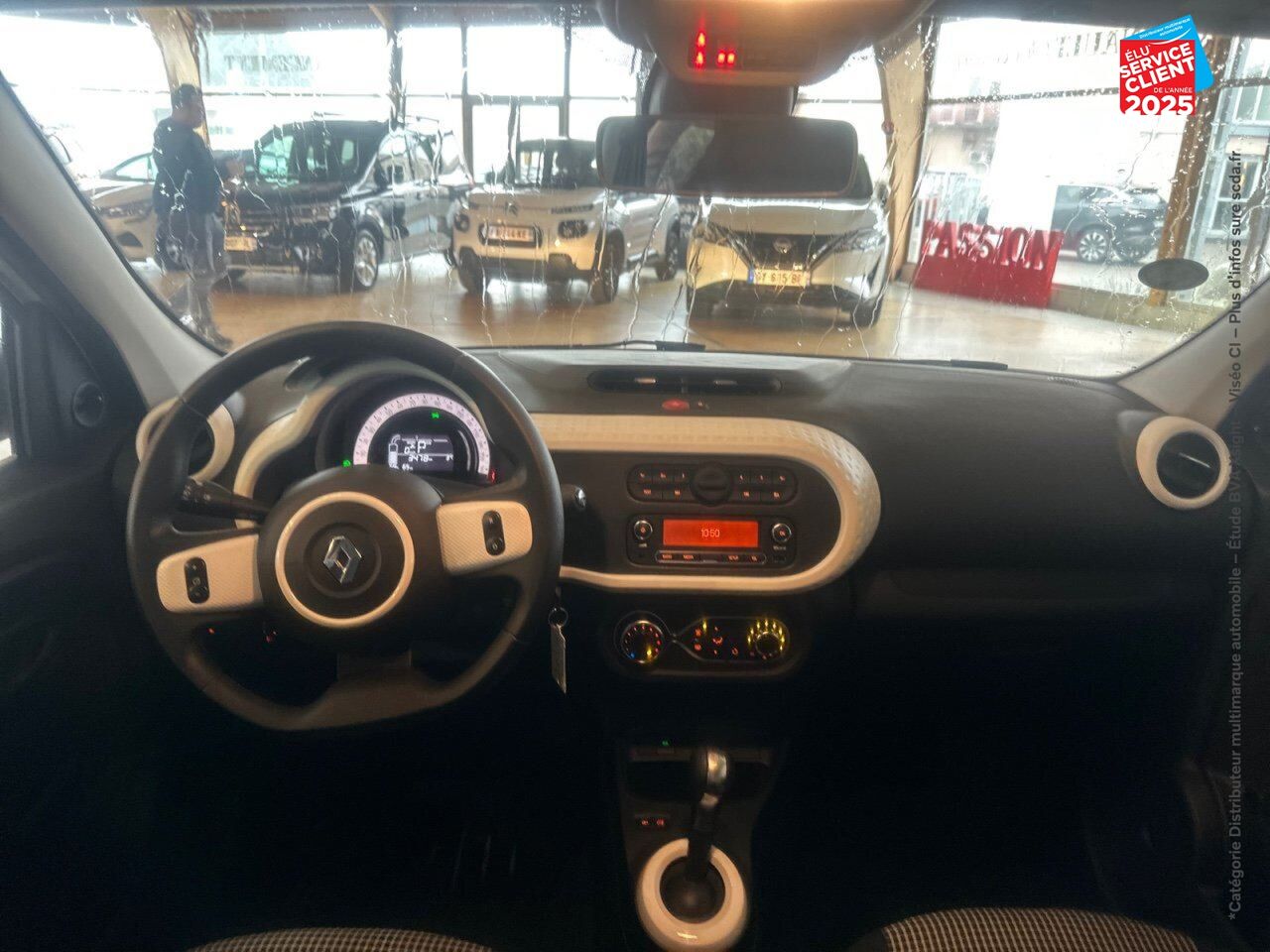 Véhicule d'occasion RENAULT TWINGO E-TECH ELECTRIC LIFE R80 ACHAT INTEGRAL - 21 chez Fiat Besançon