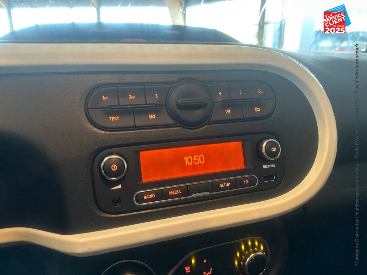 Véhicule d'occasion RENAULT TWINGO E-TECH ELECTRIC LIFE R80 ACHAT INTEGRAL - 21 chez Fiat Besançon