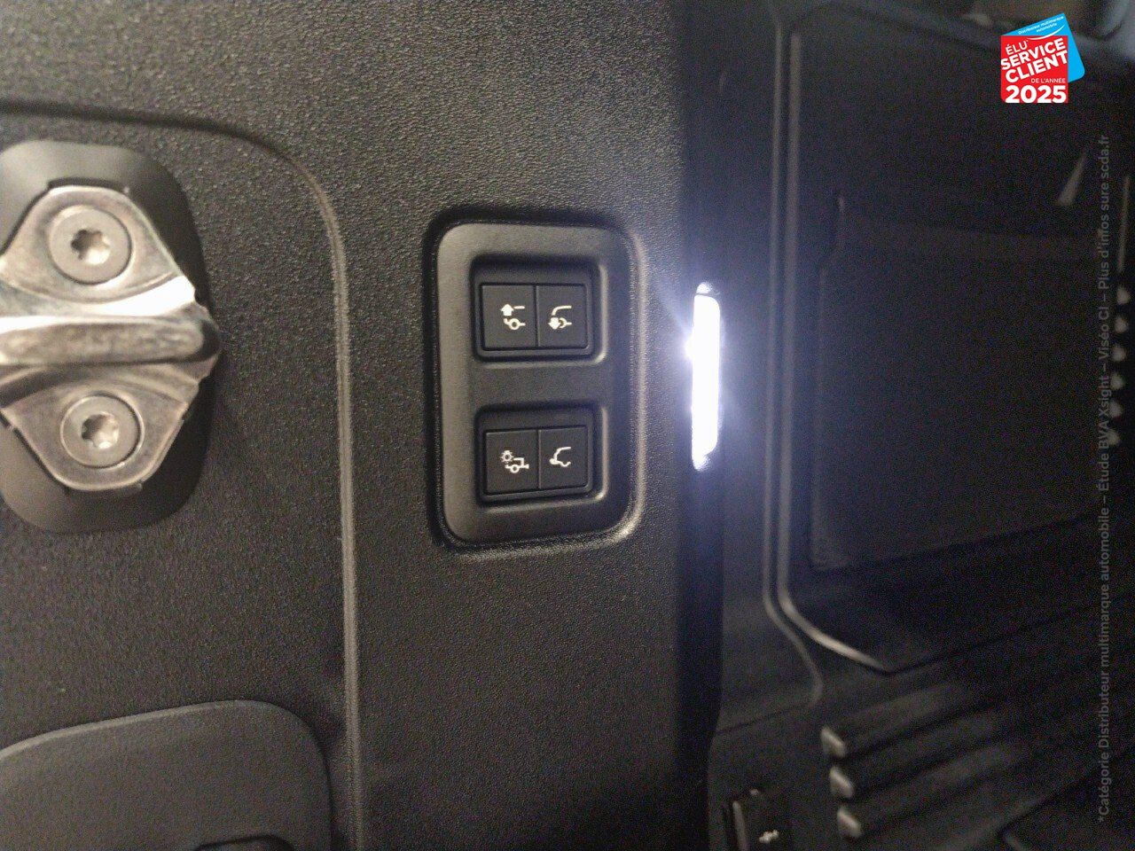 Véhicule d'occasion LAND-ROVER DEFENDER 110 3.0 D300 X-DYNAMIC X chez Renault Colmar