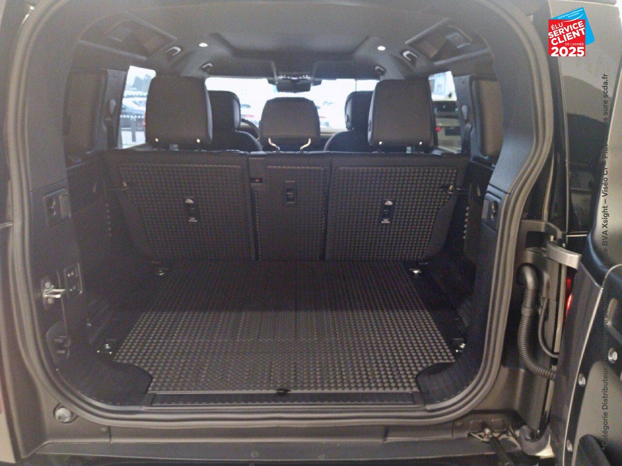 Véhicule d'occasion LAND-ROVER DEFENDER 110 3.0 D300 X-DYNAMIC X chez Renault Colmar