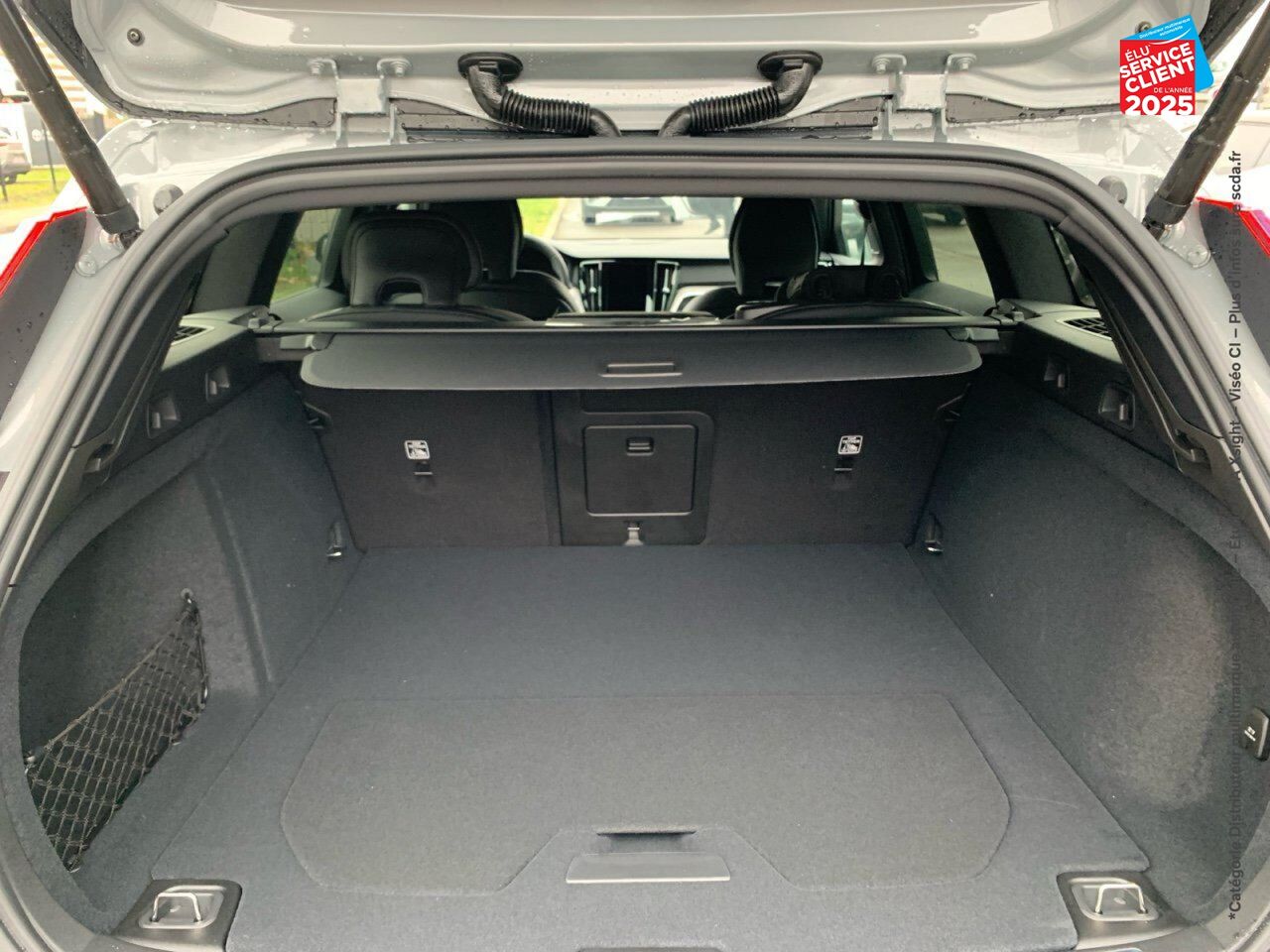 Véhicule d'occasion VOLVO V60 T6 AWD 253+145CH PLUS STYLE DARK GEARTRONIC 8 chez Renault Colmar