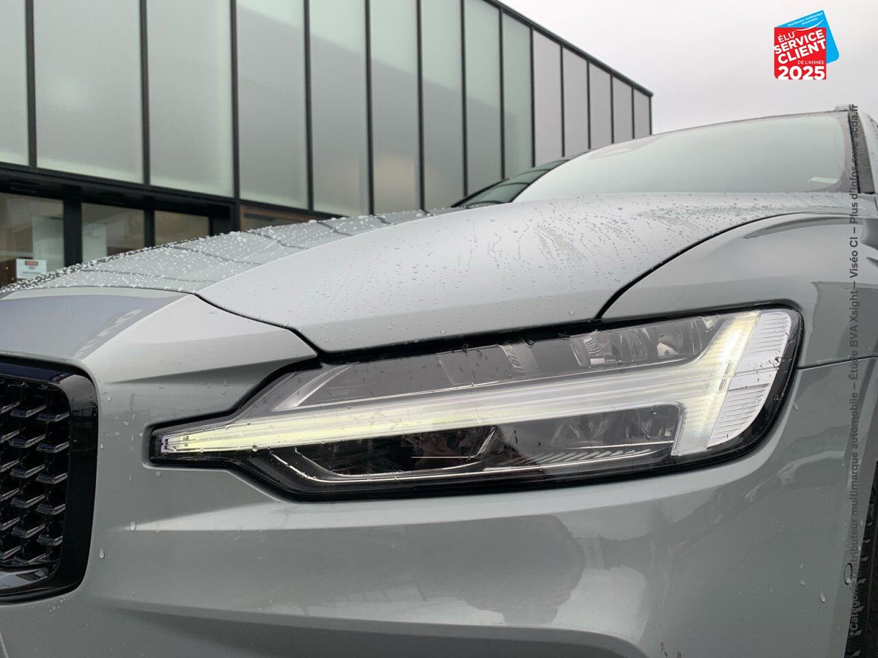 Véhicule d'occasion VOLVO V60 T6 AWD 253+145CH PLUS STYLE DARK GEARTRONIC 8 chez Renault Colmar
