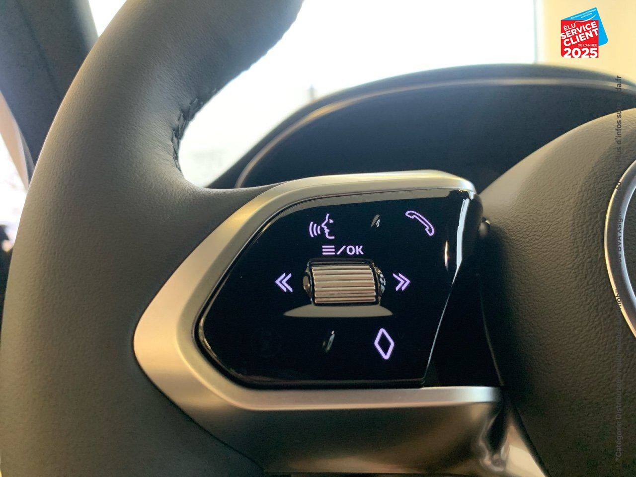Véhicule d'occasion JAGUAR E-PACE P300E PHEV 309CH R-DYNAMIC SE chez Toyota Thionville