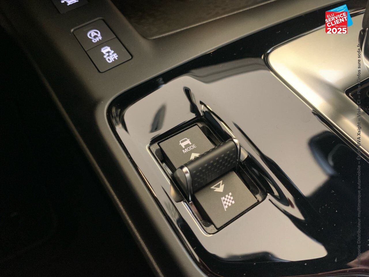 Véhicule d'occasion JAGUAR E-PACE P300E PHEV 309CH R-DYNAMIC SE chez Toyota Thionville