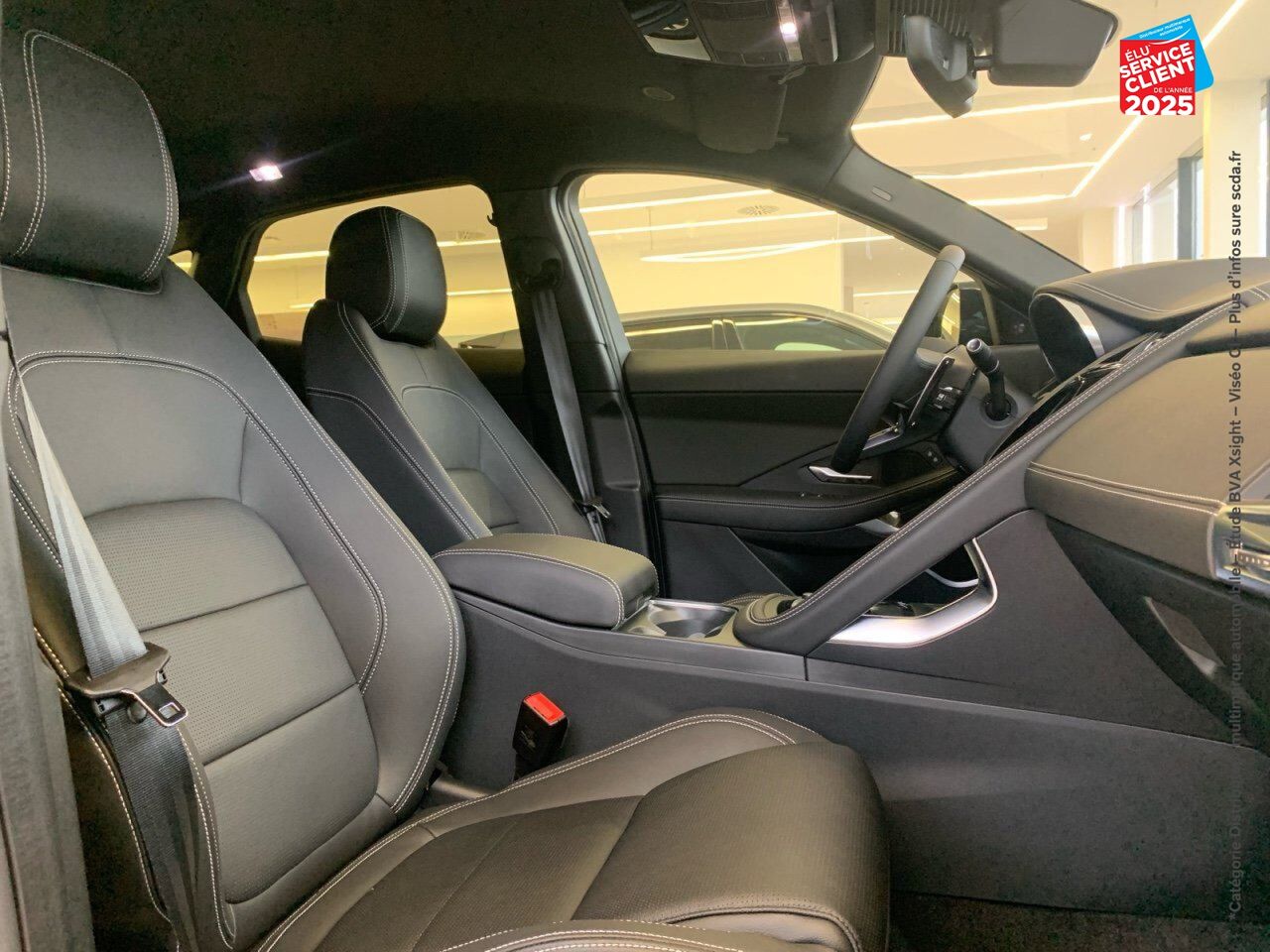 Véhicule d'occasion JAGUAR E-PACE P300E PHEV 309CH R-DYNAMIC SE chez Toyota Thionville