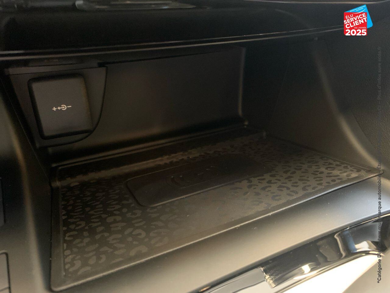 Véhicule d'occasion JAGUAR E-PACE P300E PHEV 309CH R-DYNAMIC SE chez Toyota Thionville