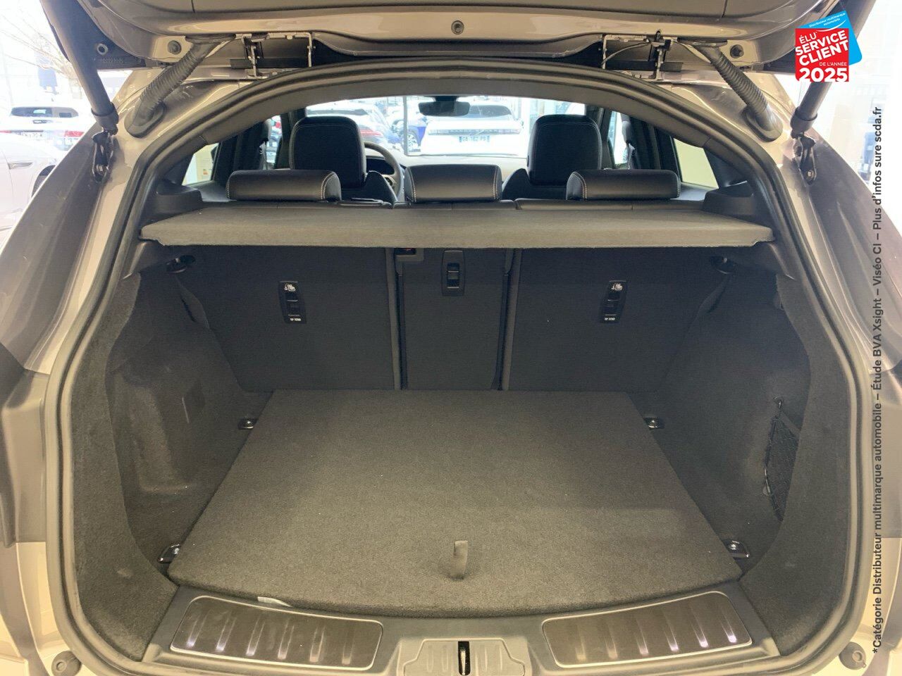 Véhicule d'occasion JAGUAR E-PACE P300E PHEV 309CH R-DYNAMIC SE chez Toyota Thionville