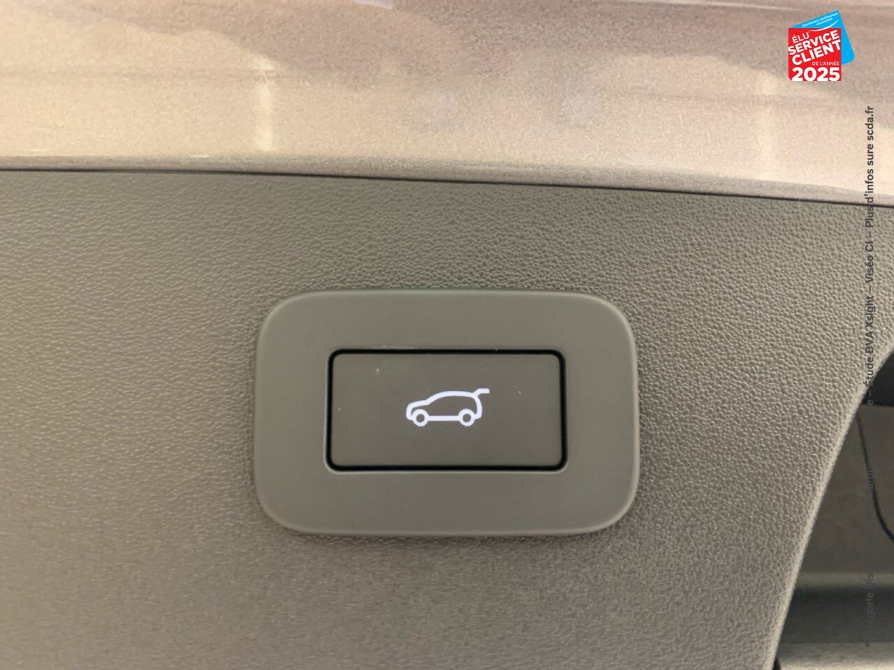 Véhicule d'occasion JAGUAR E-PACE P300E PHEV 309CH R-DYNAMIC SE chez Toyota Thionville