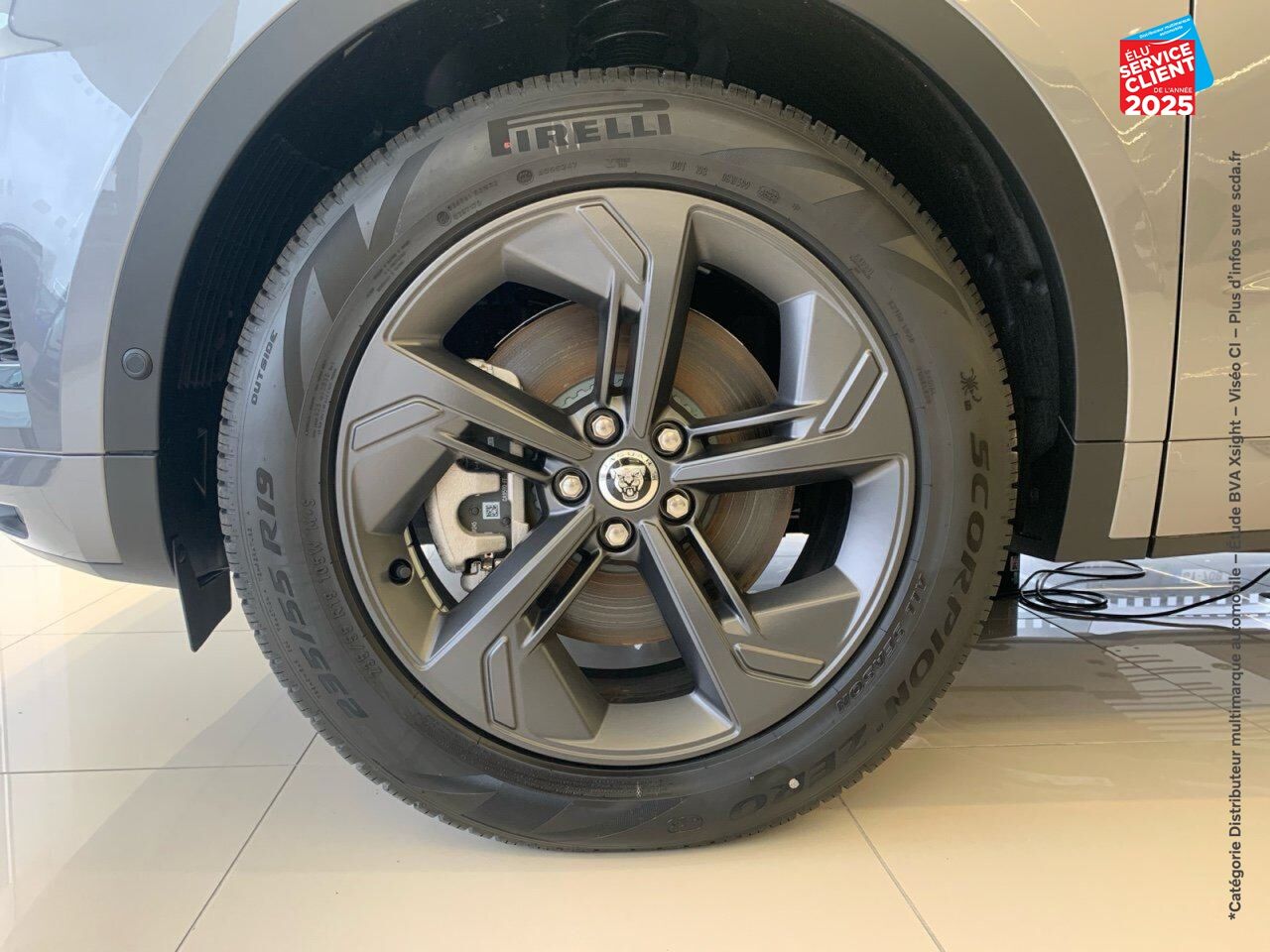 Véhicule d'occasion JAGUAR E-PACE P300E PHEV 309CH R-DYNAMIC SE chez Toyota Thionville