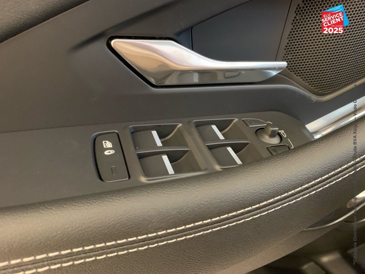 Véhicule d'occasion JAGUAR E-PACE P300E PHEV 309CH R-DYNAMIC SE chez Toyota Thionville
