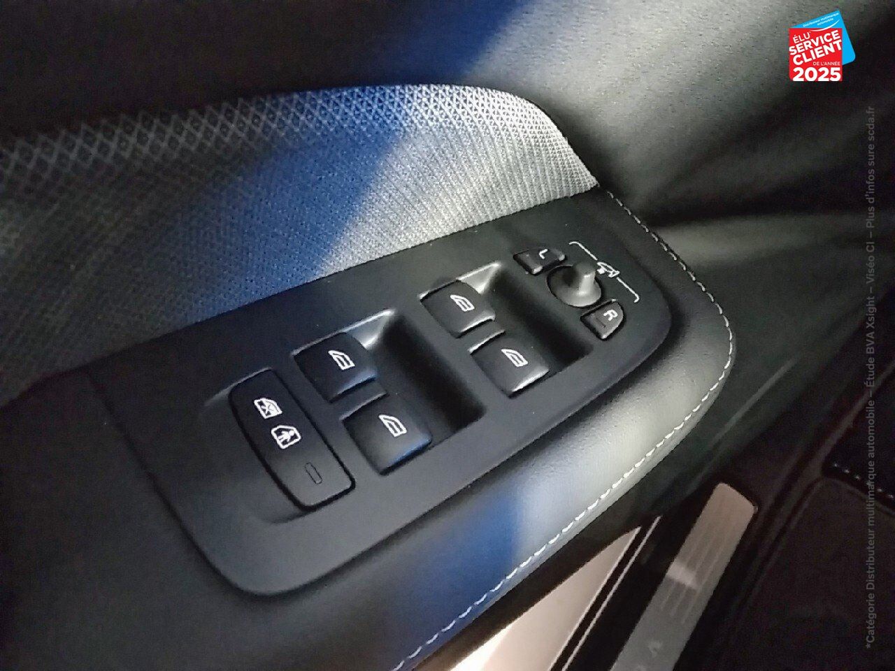 Véhicule d'occasion VOLVO V60 B4 197CH PLUS STYLE DARK DCT 7 chez Fiat Belfort