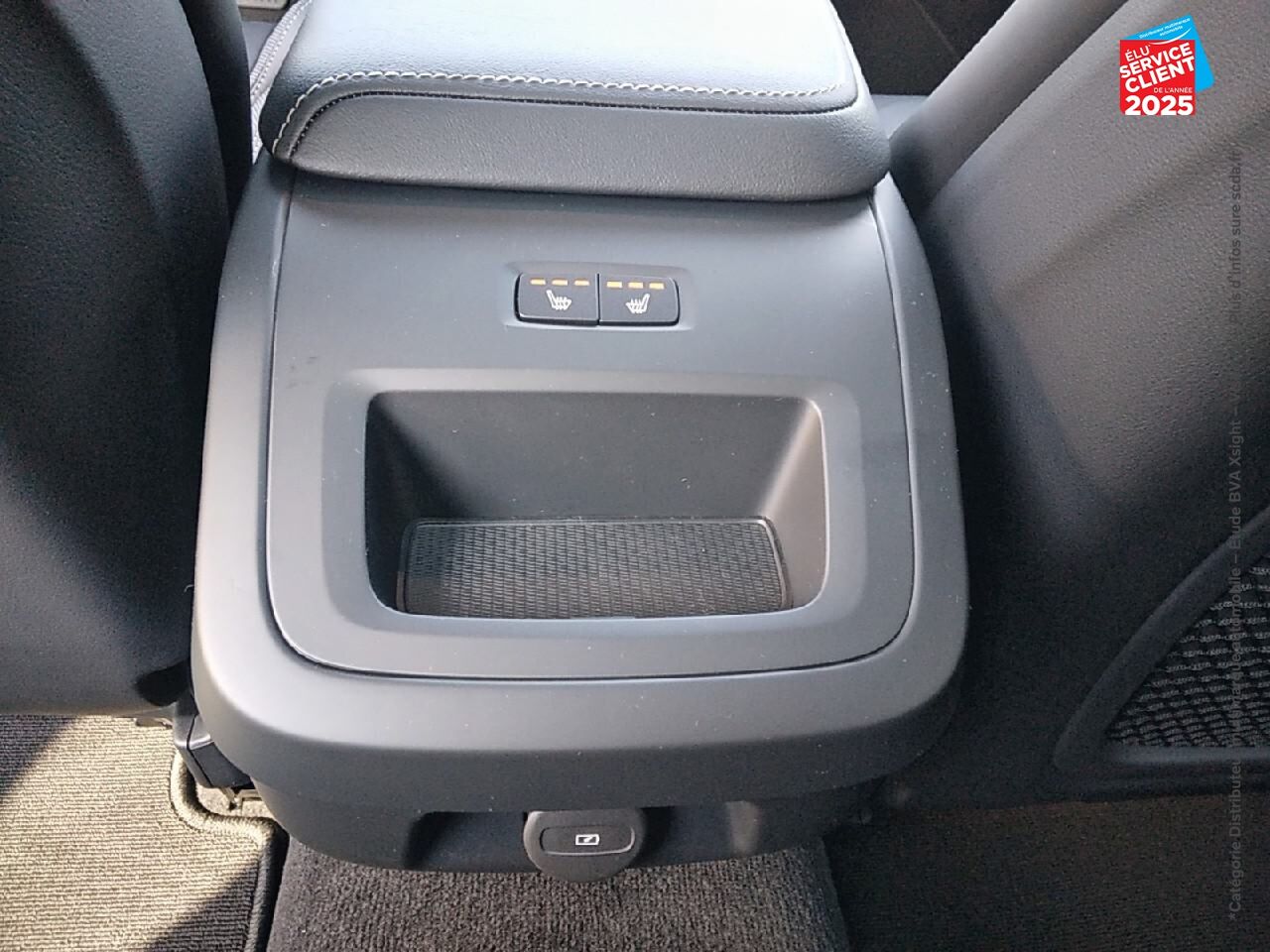 Véhicule d'occasion VOLVO V60 B4 197CH PLUS STYLE DARK DCT 7 chez Fiat Belfort