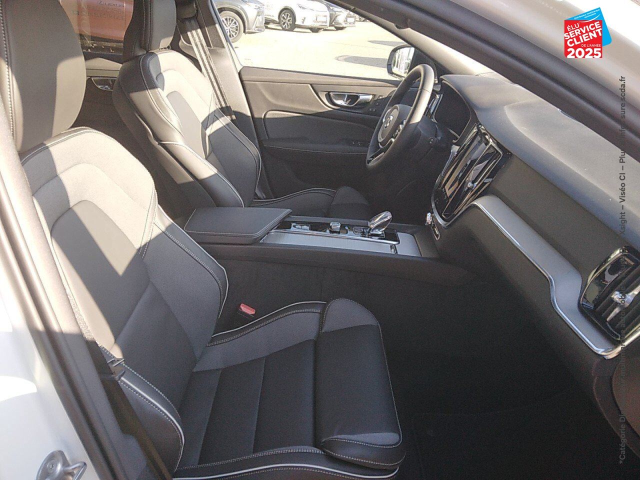 Véhicule d'occasion VOLVO V60 B4 197CH PLUS STYLE DARK DCT 7 chez Fiat Belfort