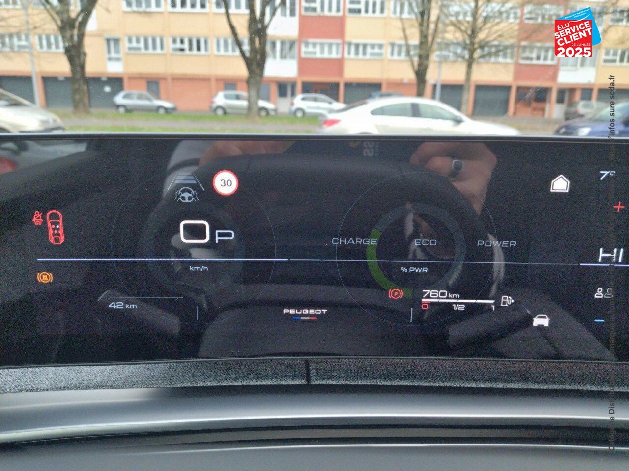 Véhicule d'occasion PEUGEOT 3008 1.2 HYBRID 136CH GT E-DCS6 chez Peugeot Sedan