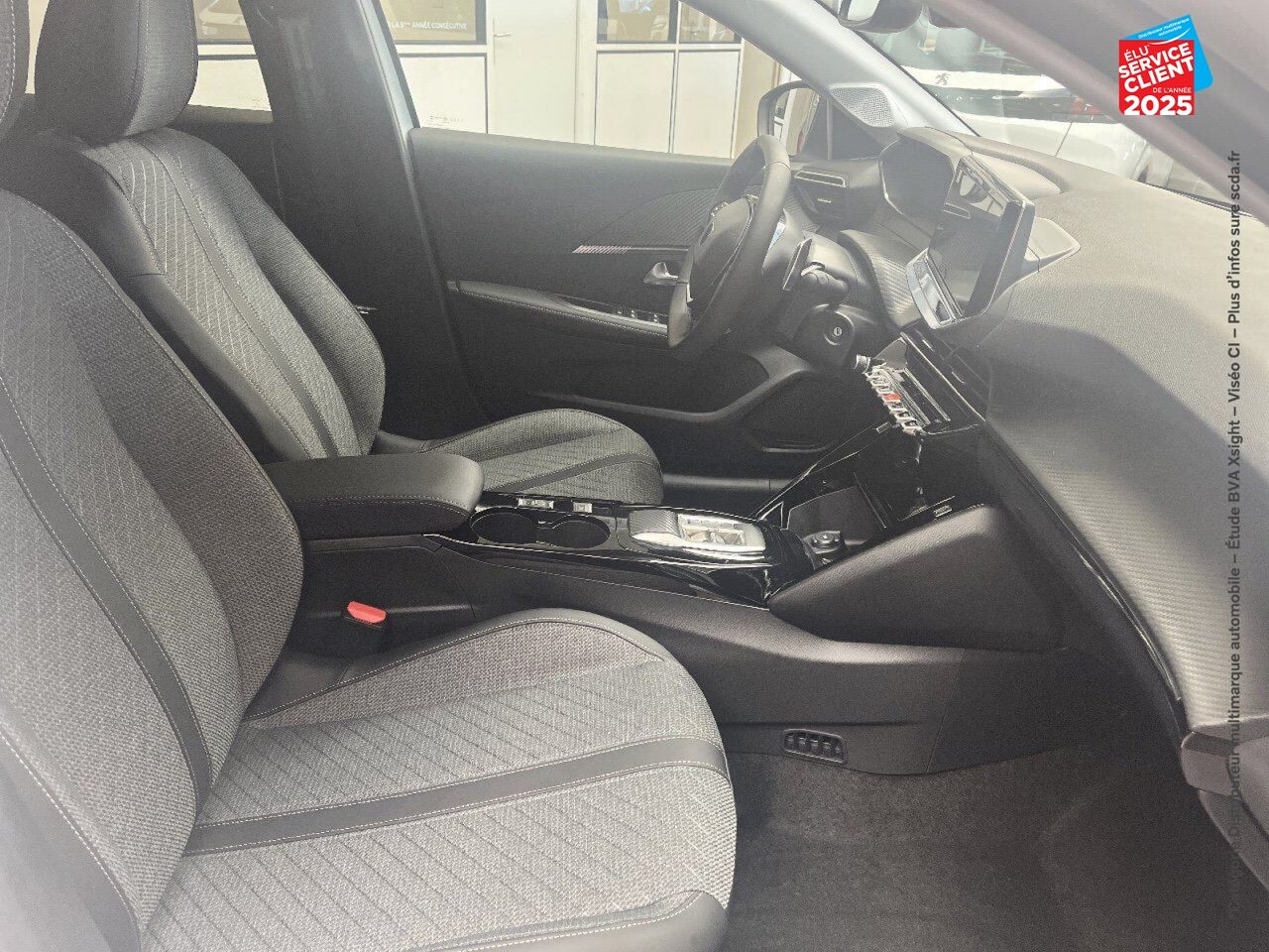Véhicule d'occasion PEUGEOT 208 1.2 HYBRID 100CH ALLURE E-DCS6 chez Hyundai Epernay