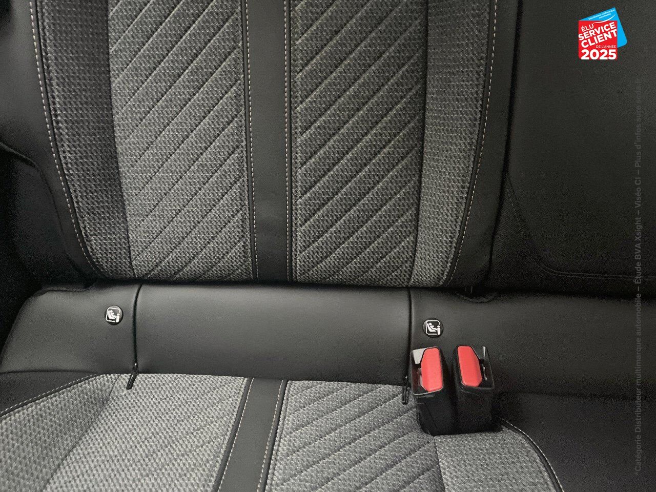 Véhicule d'occasion PEUGEOT 208 1.2 HYBRID 100CH ALLURE E-DCS6 chez Hyundai Epernay