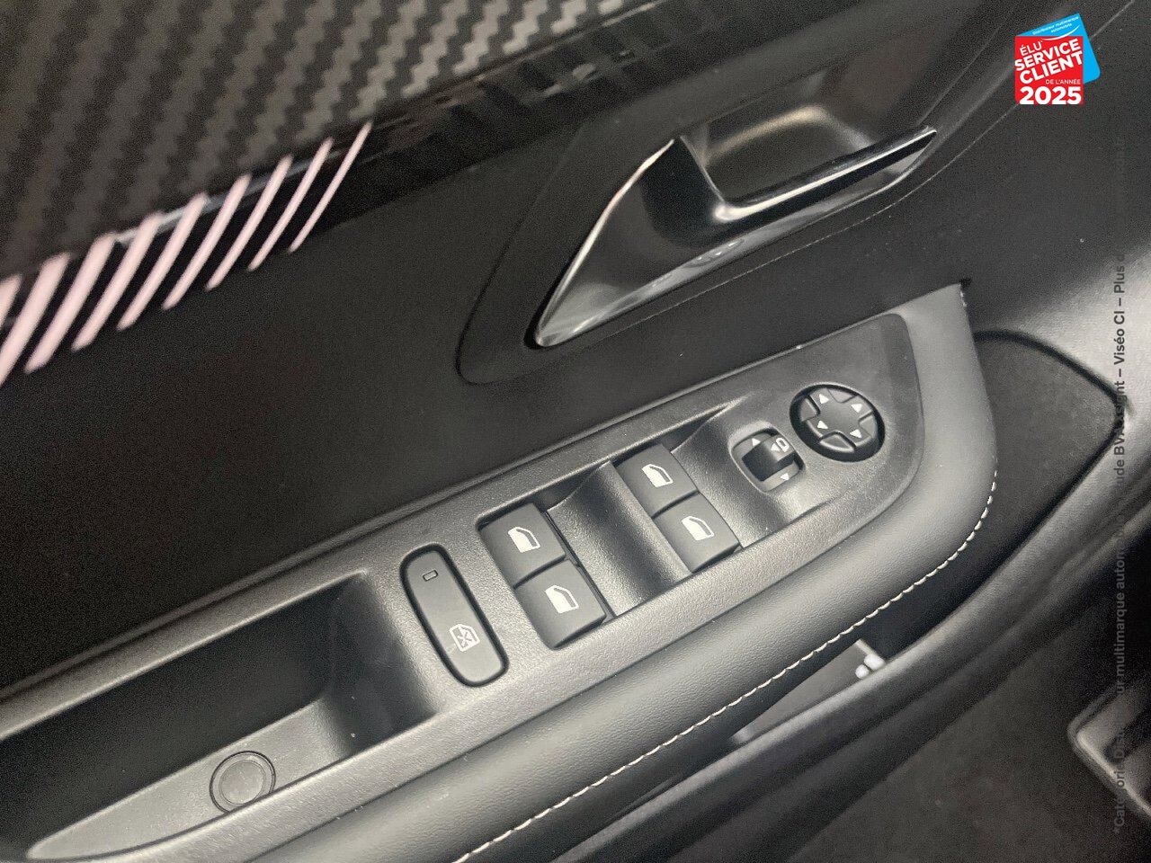 Véhicule d'occasion PEUGEOT 208 1.2 HYBRID 100CH ALLURE E-DCS6 chez Hyundai Epernay