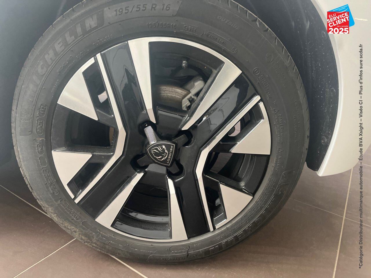 Véhicule d'occasion PEUGEOT 208 1.2 HYBRID 100CH ALLURE E-DCS6 chez Hyundai Epernay