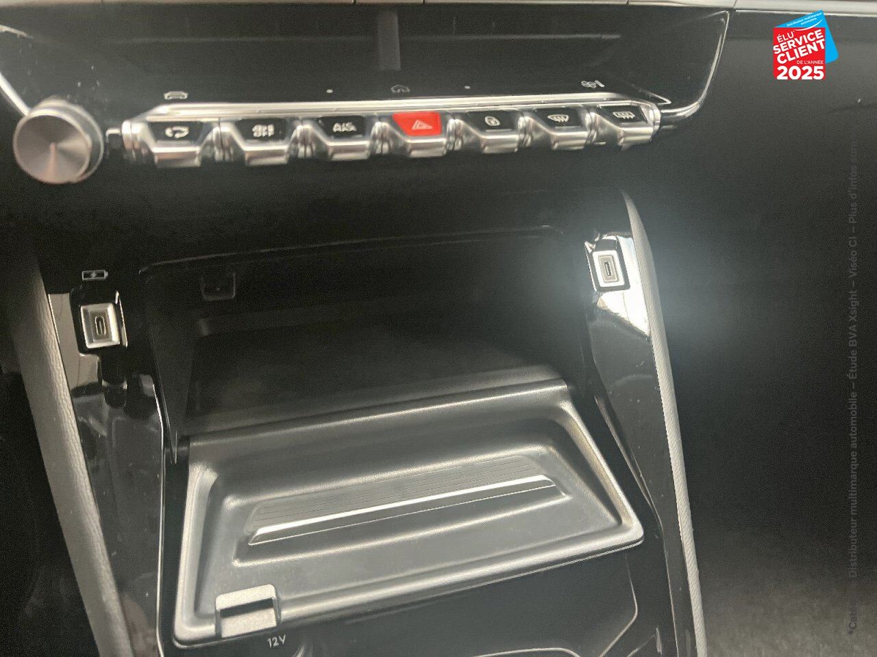 Véhicule d'occasion PEUGEOT 208 1.2 HYBRID 100CH ALLURE E-DCS6 chez Hyundai Epernay