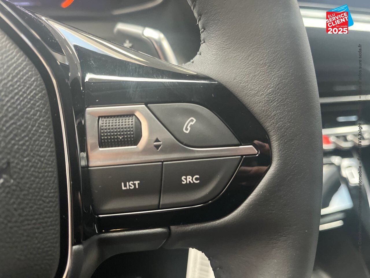 Véhicule d'occasion PEUGEOT 208 1.2 HYBRID 100CH ALLURE E-DCS6 chez Hyundai Epernay