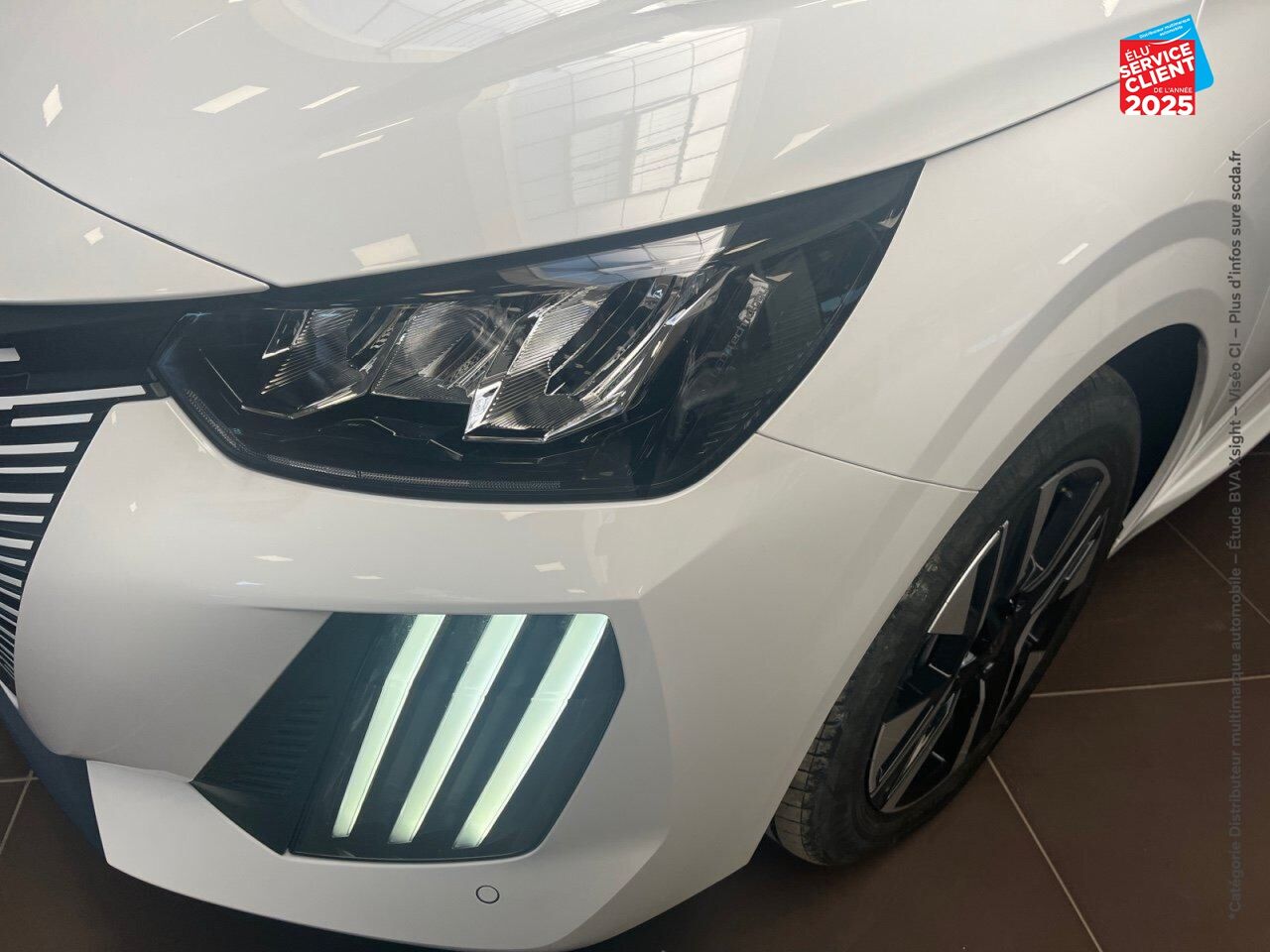 Véhicule d'occasion PEUGEOT 208 1.2 HYBRID 100CH ALLURE E-DCS6 chez Hyundai Epernay
