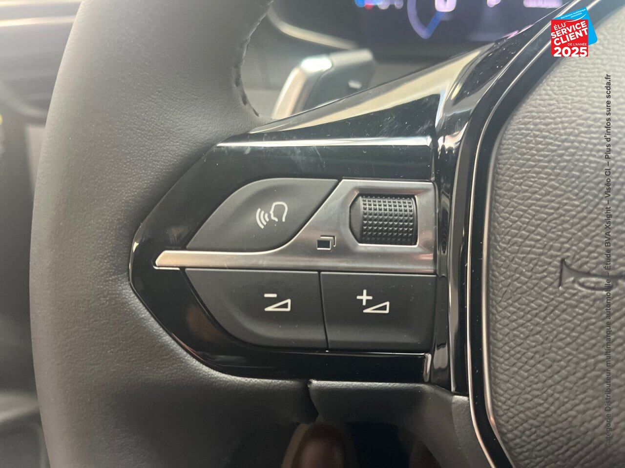 Véhicule d'occasion PEUGEOT 208 1.2 HYBRID 100CH ALLURE E-DCS6 chez Hyundai Epernay