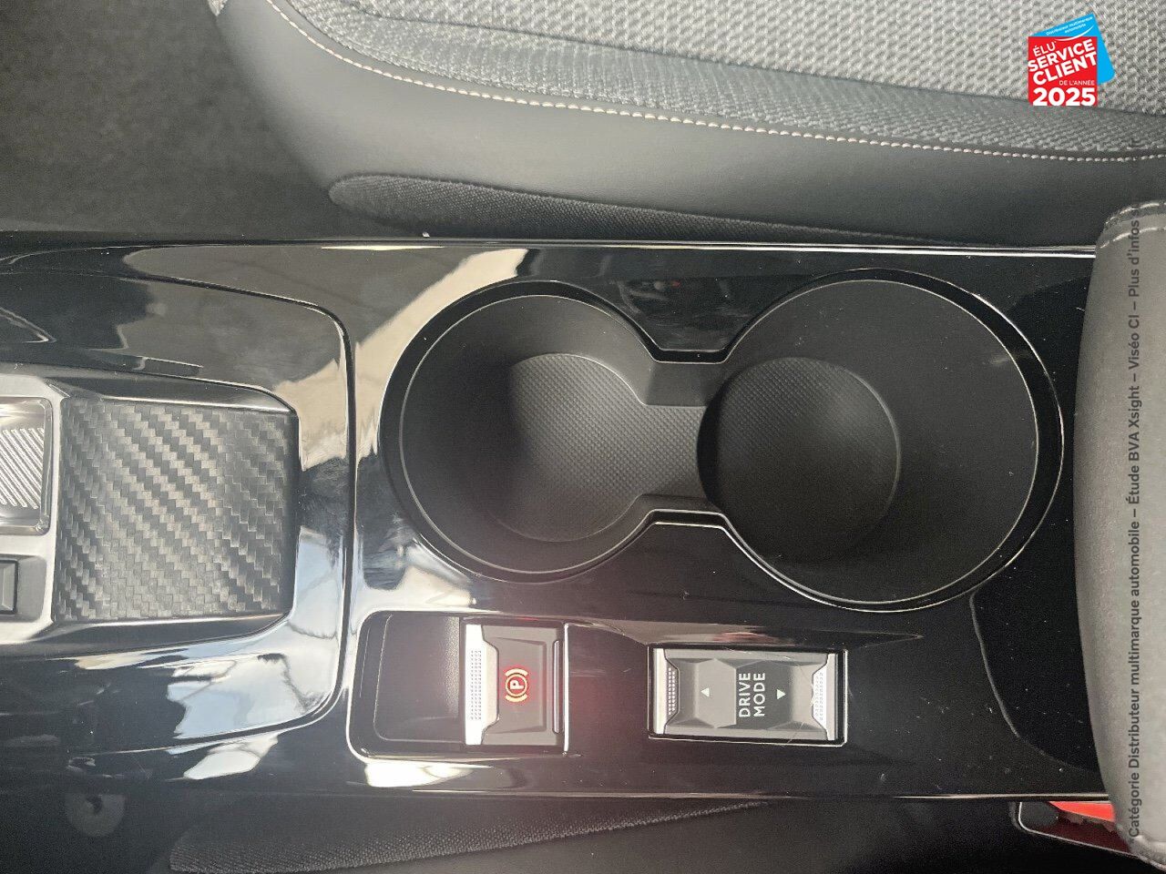 Véhicule d'occasion PEUGEOT 208 1.2 HYBRID 100CH ALLURE E-DCS6 chez Hyundai Epernay