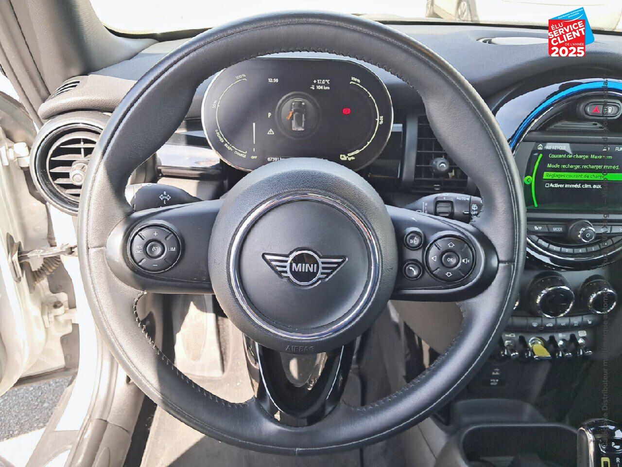 Véhicule d'occasion MINI MINI COOPER SE 184CH EDITION GREENWICH BVA TOUVRANT SIEGES CHAUF GPS CAMERA chez BMW Pontarlier