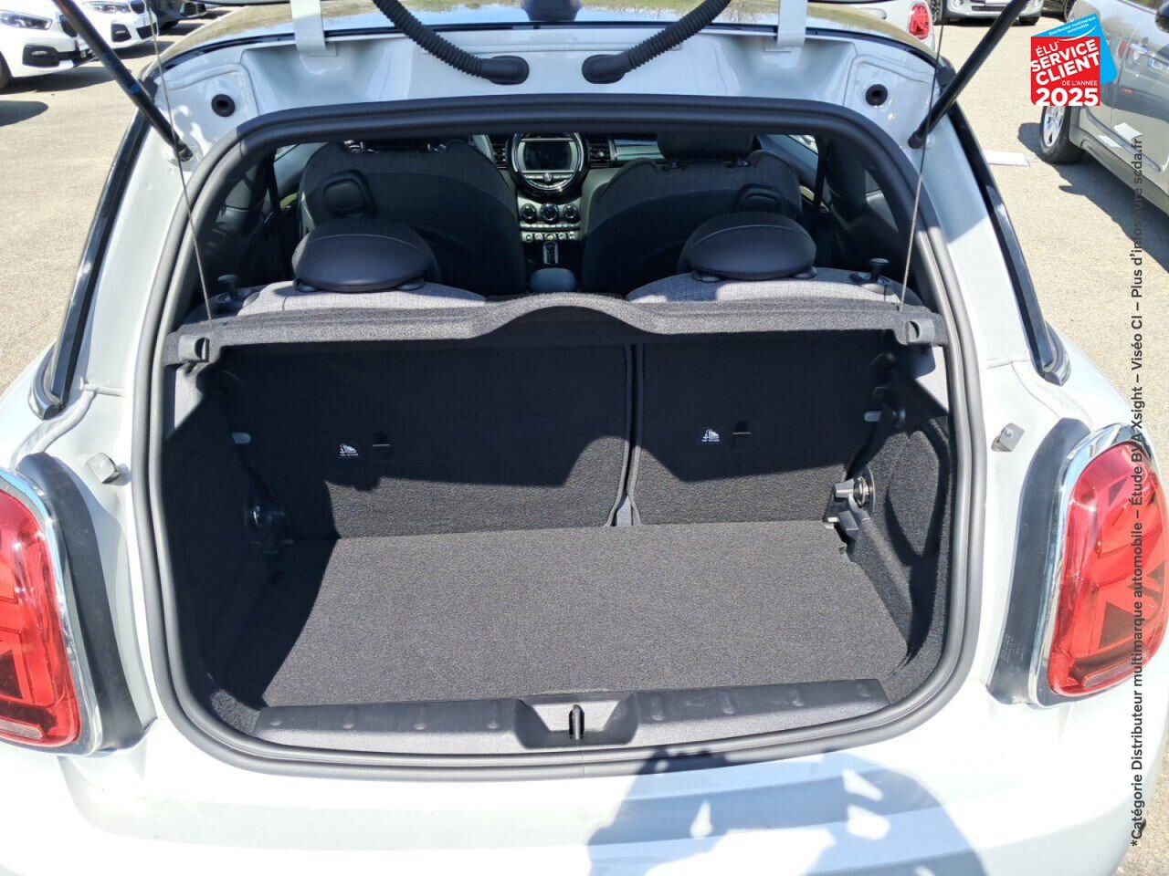 Véhicule d'occasion MINI MINI COOPER SE 184CH EDITION GREENWICH BVA TOUVRANT SIEGES CHAUF GPS CAMERA chez BMW Pontarlier