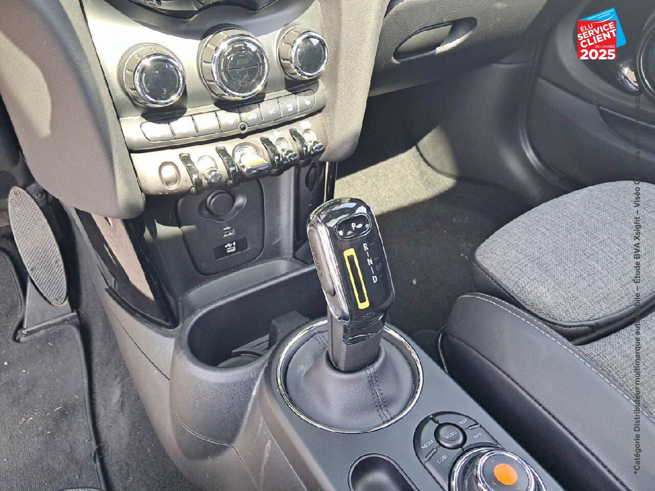 Véhicule d'occasion MINI MINI COOPER SE 184CH EDITION GREENWICH BVA TOUVRANT SIEGES CHAUF GPS CAMERA chez BMW Pontarlier