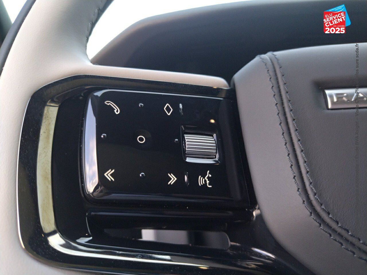 Véhicule neuf LAND-ROVER RANGE ROVER VELAR 2.0 P400E 404CH PHEV DYNAMIC HSE AWD BVA chez Land Rover Metz