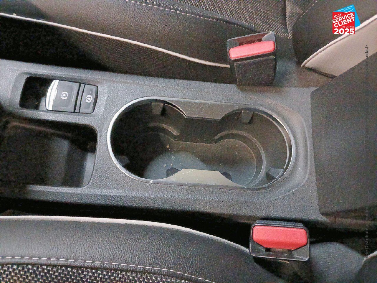 Véhicule d'occasion RENAULT CAPTUR 1.3 TCE MILD HYBRID 160CH TECHNO EDC chez Toyota Bar le Duc