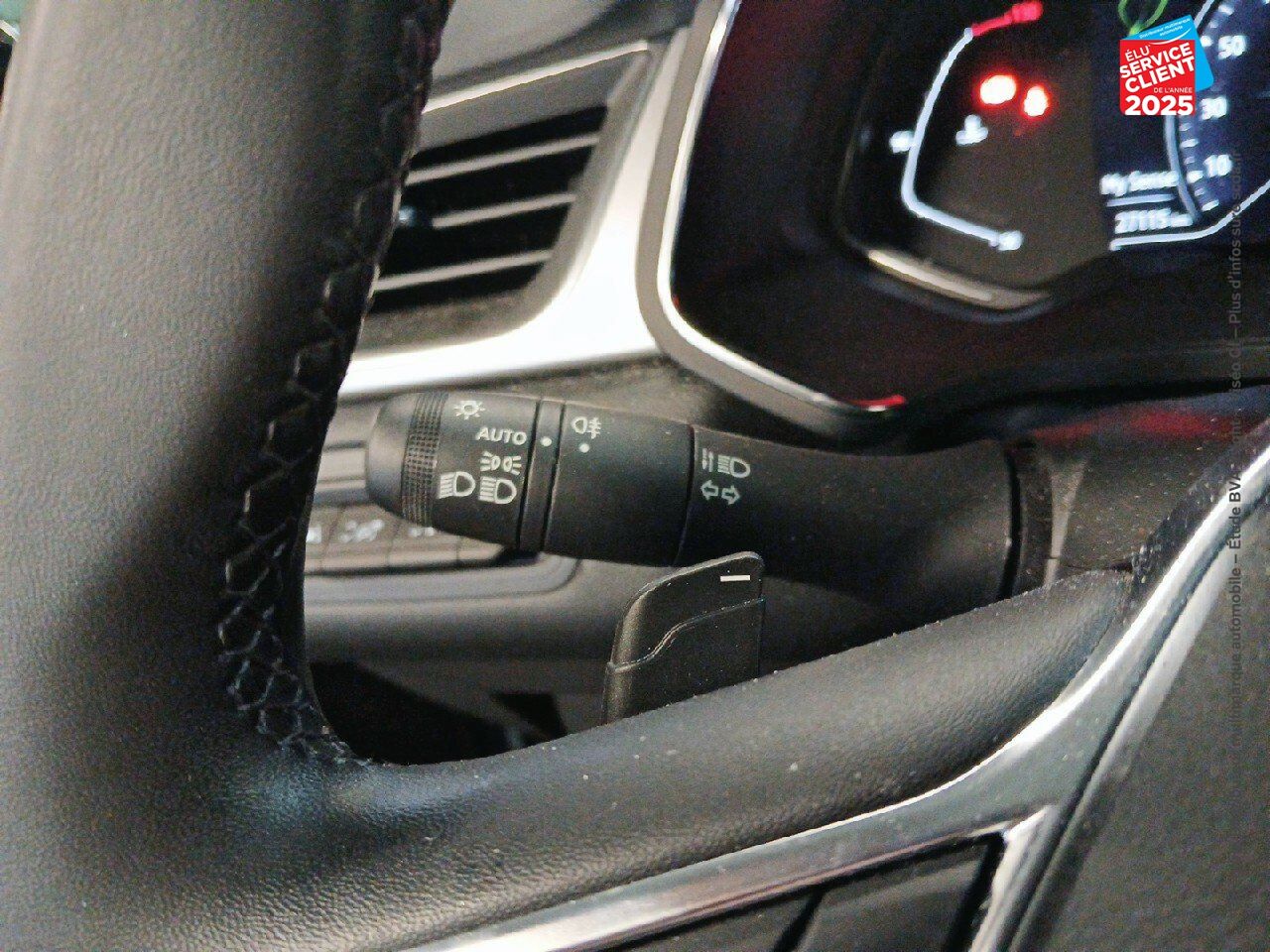 Véhicule d'occasion RENAULT CAPTUR 1.3 TCE MILD HYBRID 160CH TECHNO EDC chez Toyota Bar le Duc