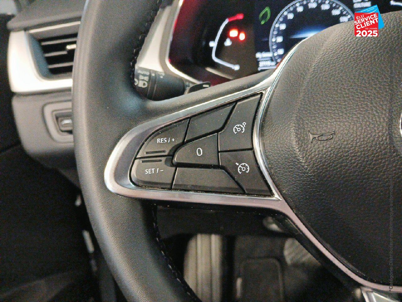 Véhicule d'occasion RENAULT CAPTUR 1.3 TCE MILD HYBRID 160CH TECHNO EDC chez Toyota Bar le Duc