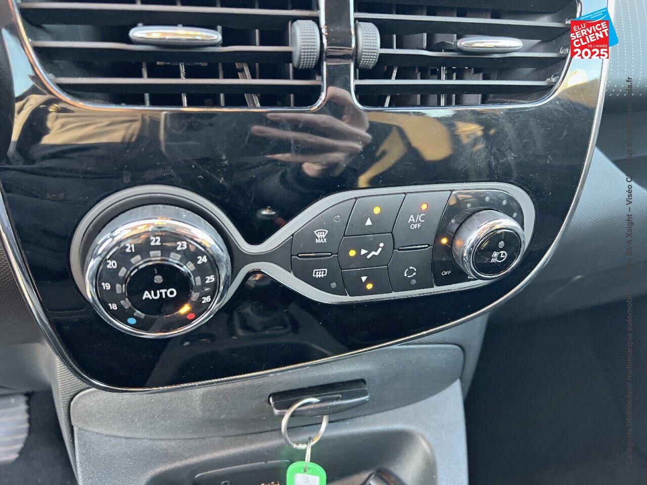 Véhicule d'occasion RENAULT ZOE INTENS CHARGE NORMALE R90 GPS chez Renault Saint-Louis