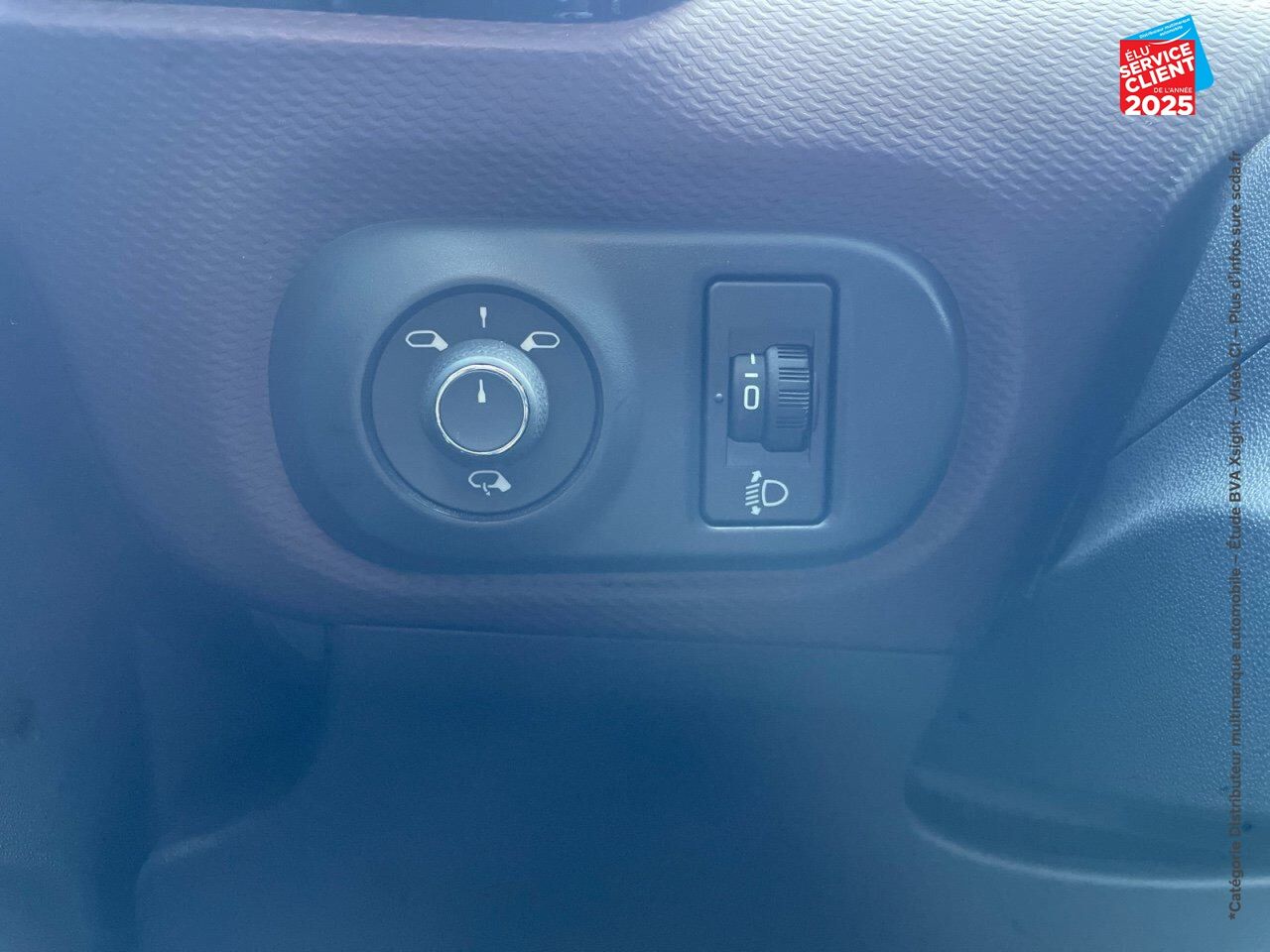 Véhicule d'occasion CITROEN C4 CACTUS PURETECH 110CH SS SHINE EAT6 E6.D-TEMP chez Hyundai Chalons