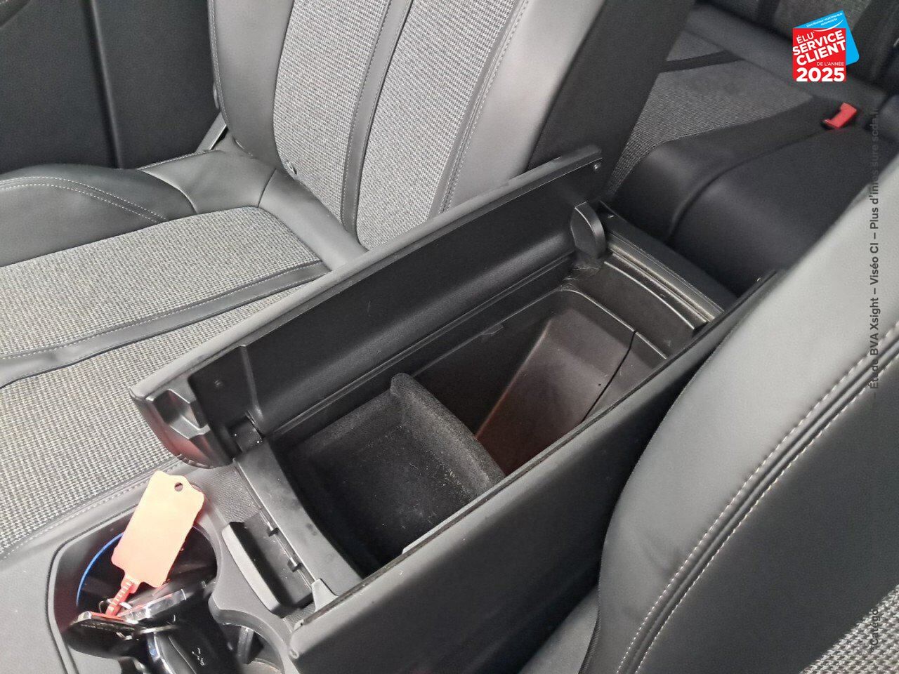 Véhicule d'occasion PEUGEOT 3008 1.2 PURETECH 130CH ALLURE SS chez Toyota Verdun