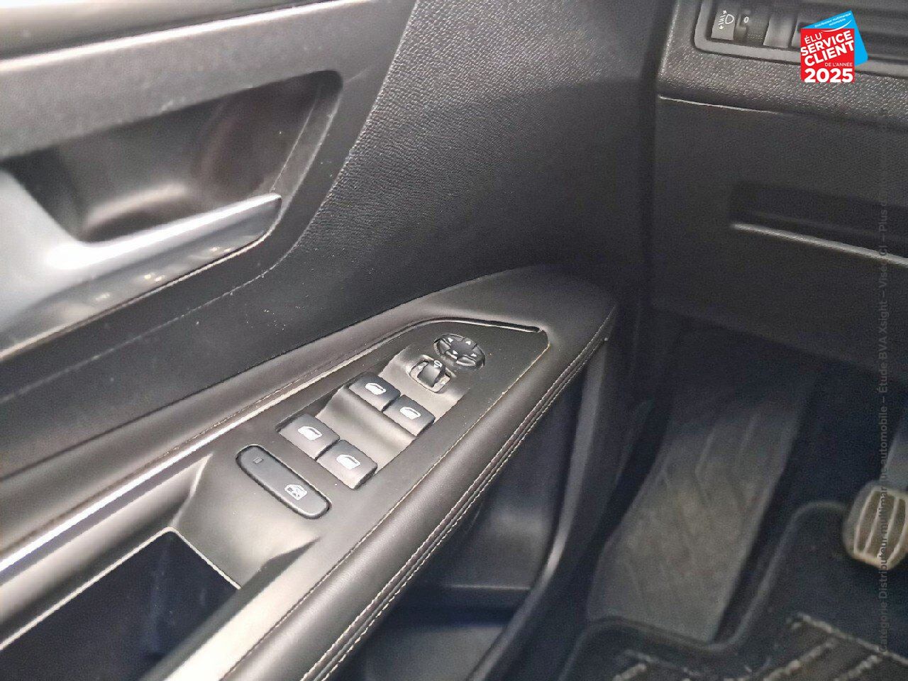 Véhicule d'occasion PEUGEOT 3008 1.2 PURETECH 130CH ALLURE SS chez Toyota Verdun