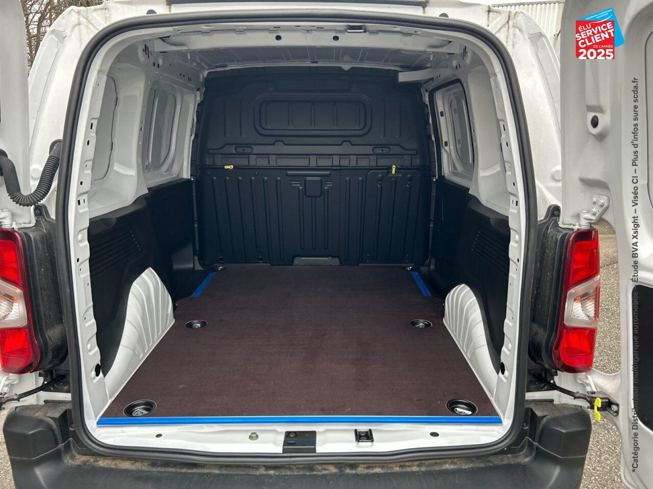 Véhicule d'occasion FIAT DOBLO FG M 800KG ELECTRIQUE 136CH BATTERIE 50 KWH chez Peugeot Sedan