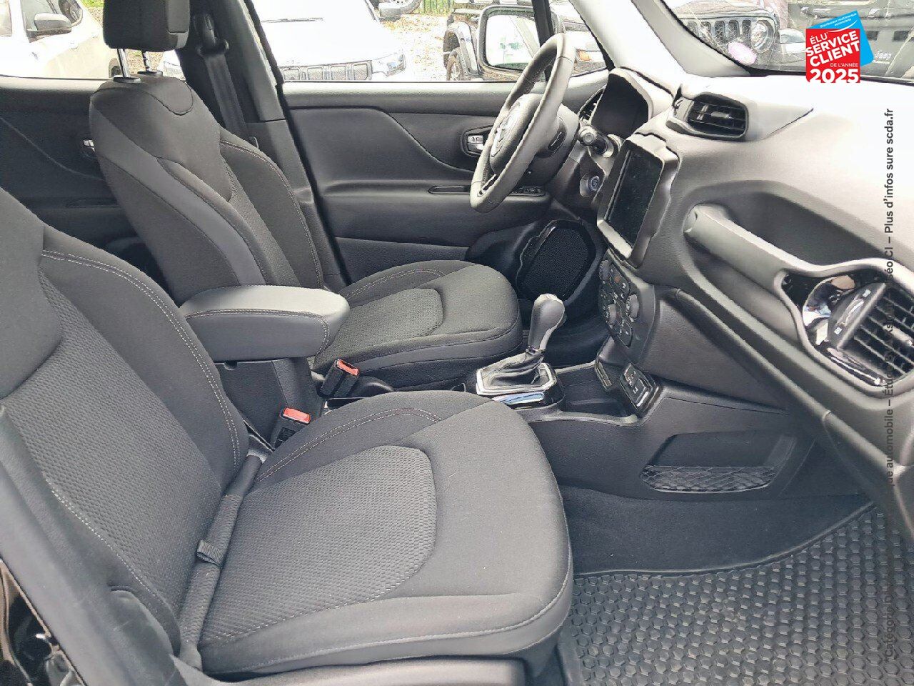 Véhicule d'occasion JEEP RENEGADE 1.5 TURBO T4 130CH MHEV NIGHT EAGLE BVR7 MY22 GPS chez Toyota Thionville