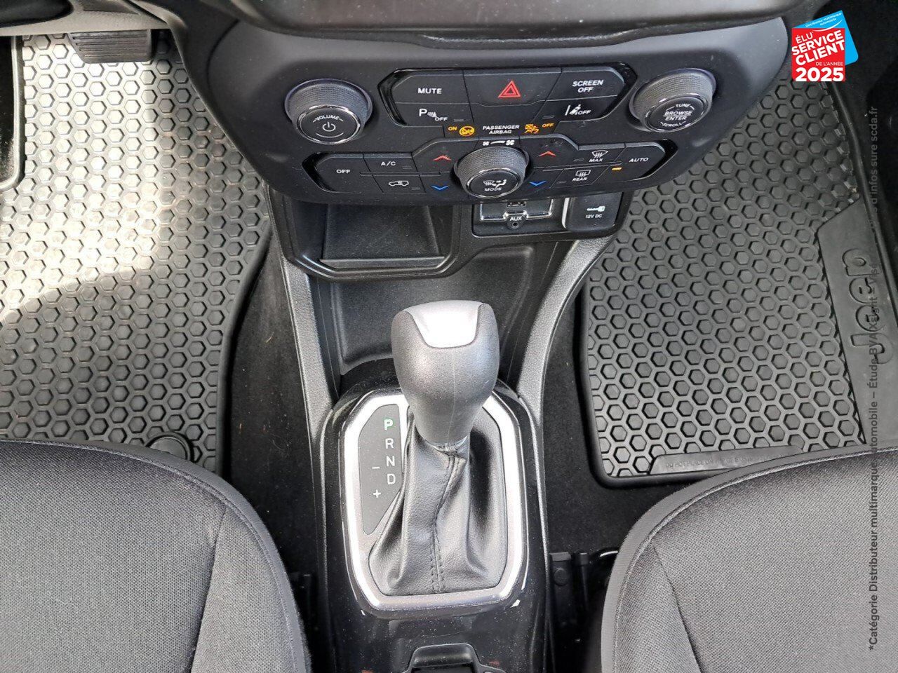 Véhicule d'occasion JEEP RENEGADE 1.5 TURBO T4 130CH MHEV NIGHT EAGLE BVR7 MY22 GPS chez Toyota Thionville