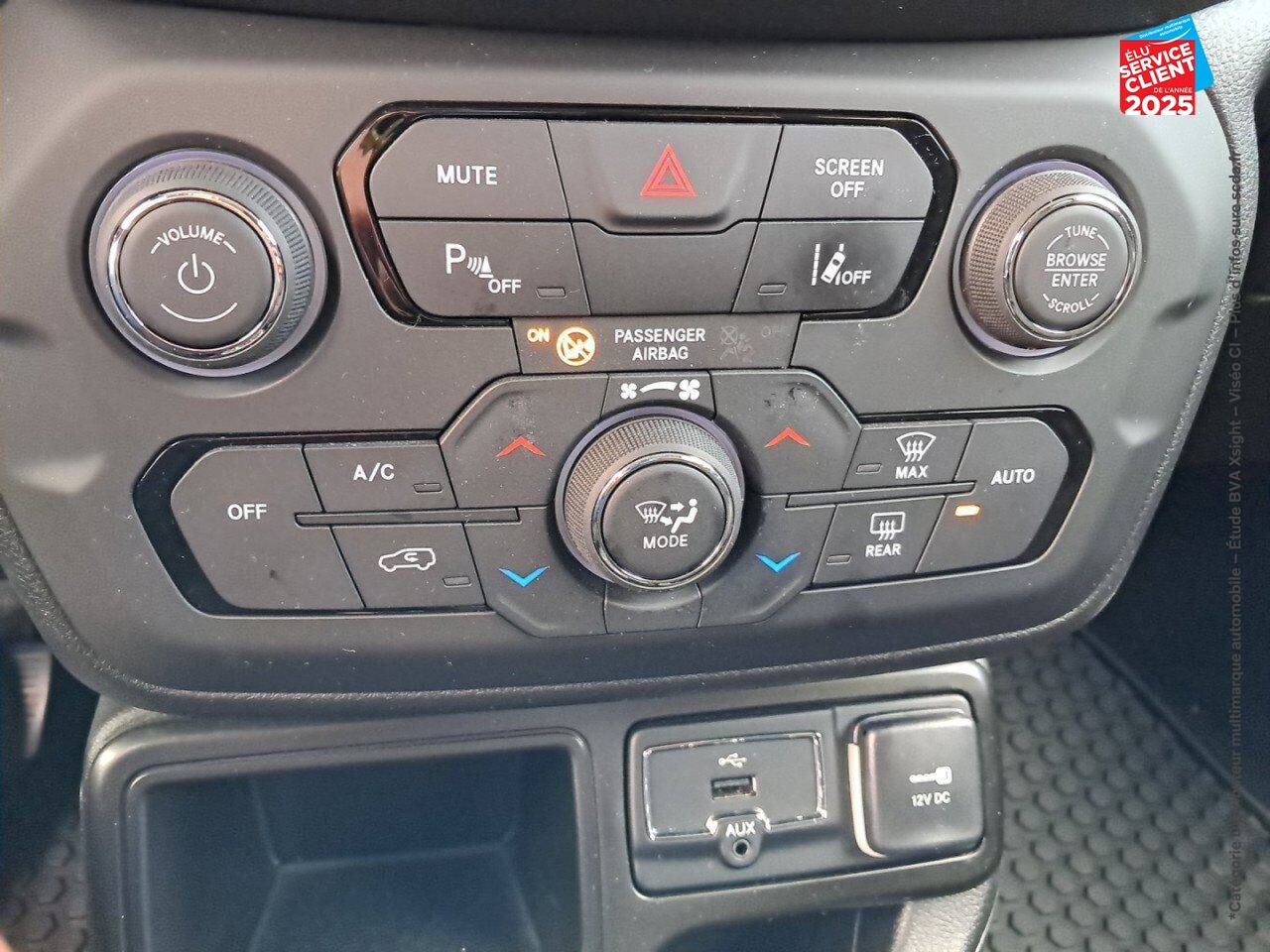 Véhicule d'occasion JEEP RENEGADE 1.5 TURBO T4 130CH MHEV NIGHT EAGLE BVR7 MY22 GPS chez Toyota Thionville