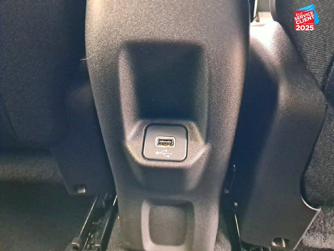 Véhicule d'occasion JEEP RENEGADE 1.5 TURBO T4 130CH MHEV NIGHT EAGLE BVR7 MY22 GPS chez Toyota Thionville