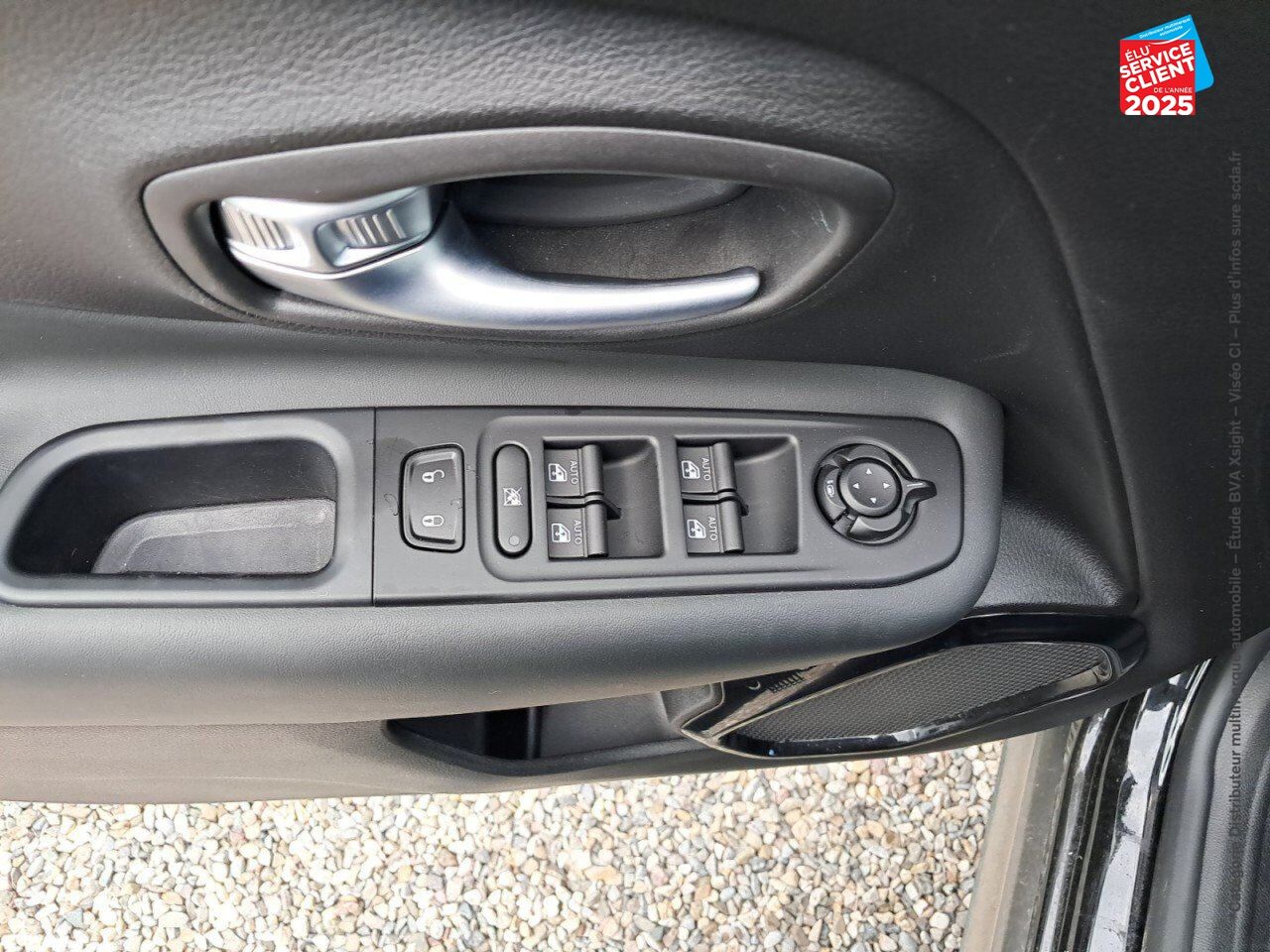 Véhicule d'occasion JEEP RENEGADE 1.5 TURBO T4 130CH MHEV NIGHT EAGLE BVR7 MY22 GPS chez Toyota Thionville