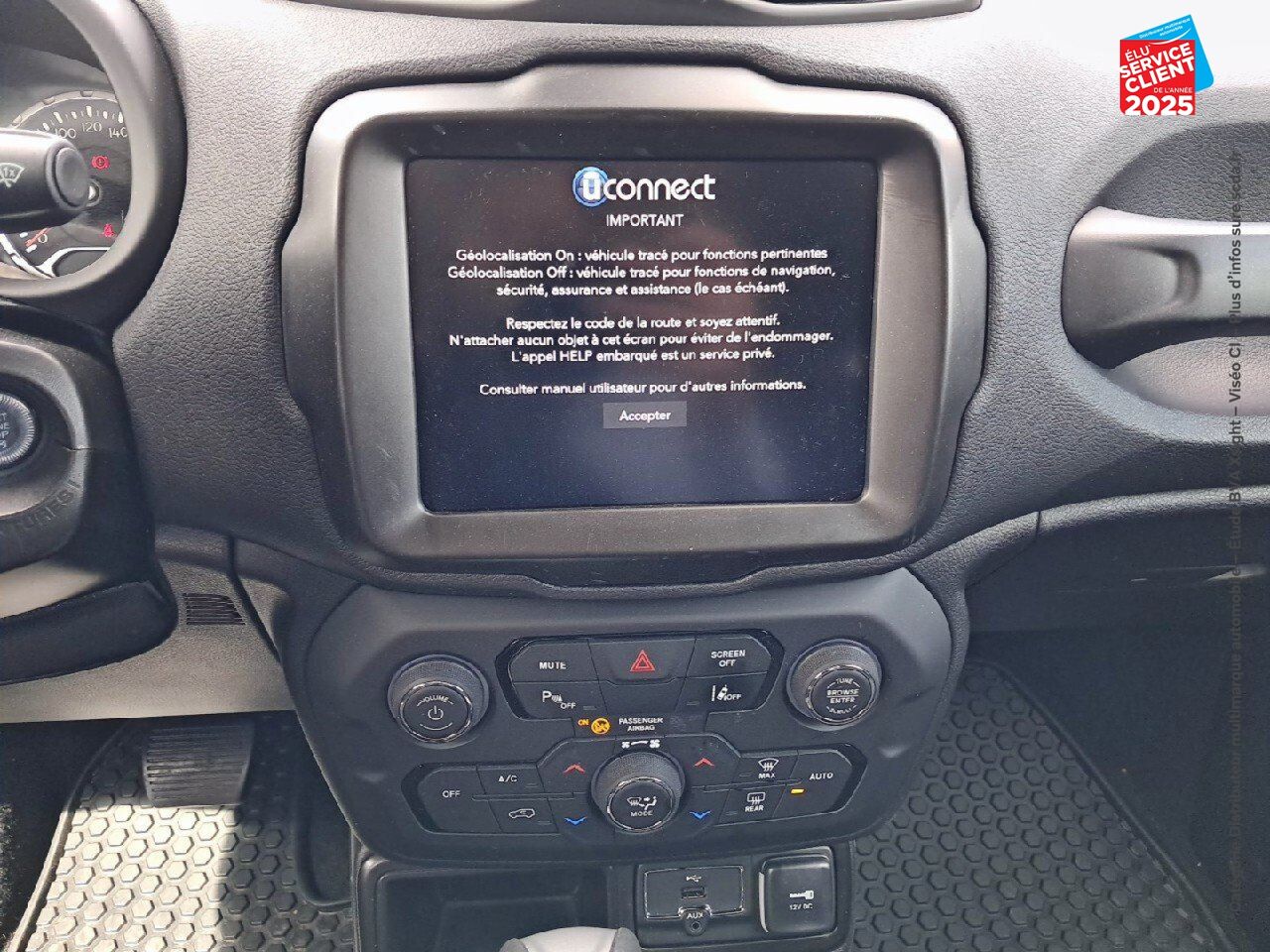 Véhicule d'occasion JEEP RENEGADE 1.5 TURBO T4 130CH MHEV NIGHT EAGLE BVR7 MY22 GPS chez Toyota Thionville
