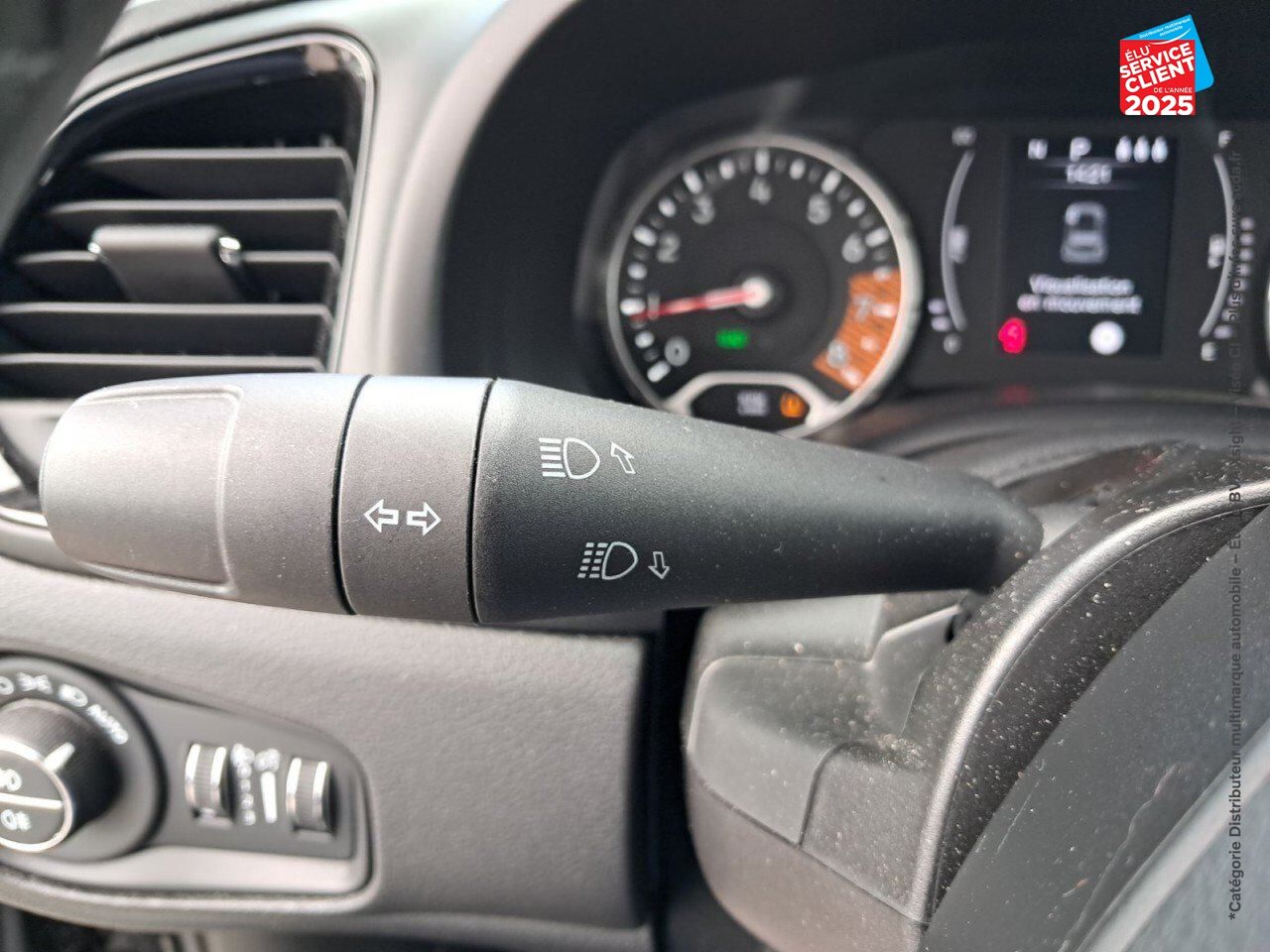 Véhicule d'occasion JEEP RENEGADE 1.5 TURBO T4 130CH MHEV NIGHT EAGLE BVR7 MY22 GPS chez Toyota Thionville