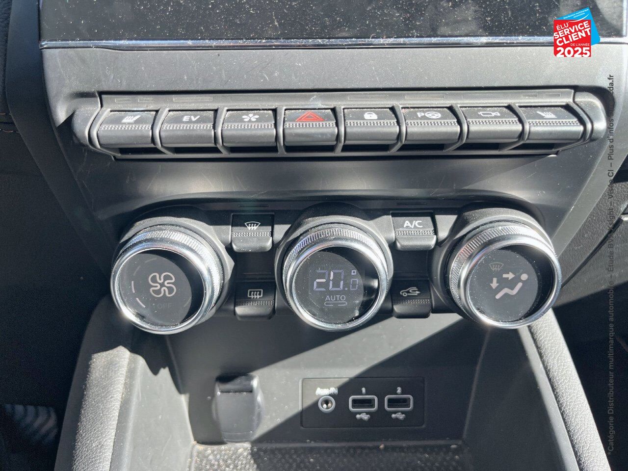 Véhicule d'occasion RENAULT CAPTUR 1.6 E-TECH PLUG-IN 160CH INITIALE PARIS TPANO SIEGES CHAUF/CUIR GPS CAMERA chez Opel Verdun